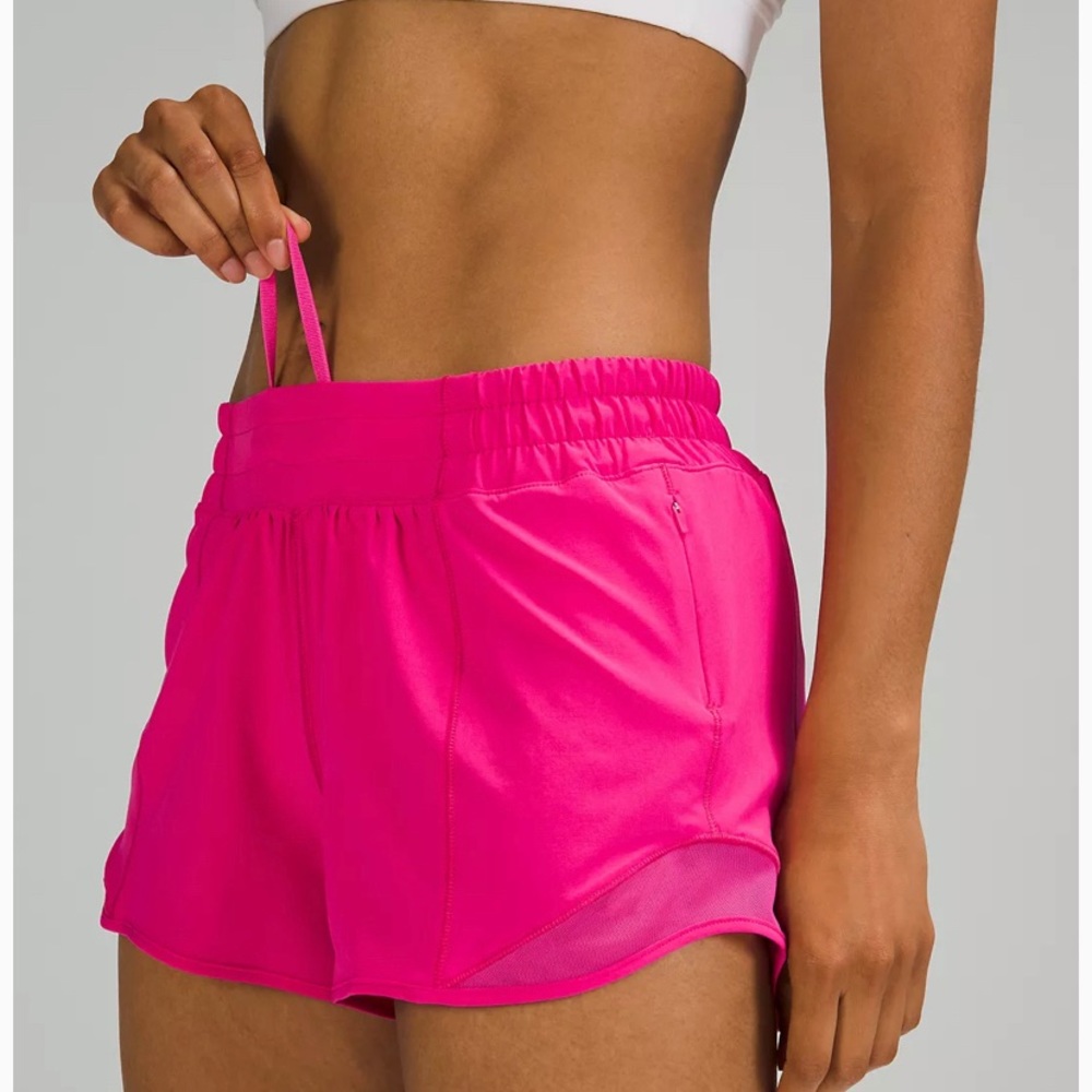 NWT Lululemon Sonic Pink Size 2 LR 4” Hotty Hots